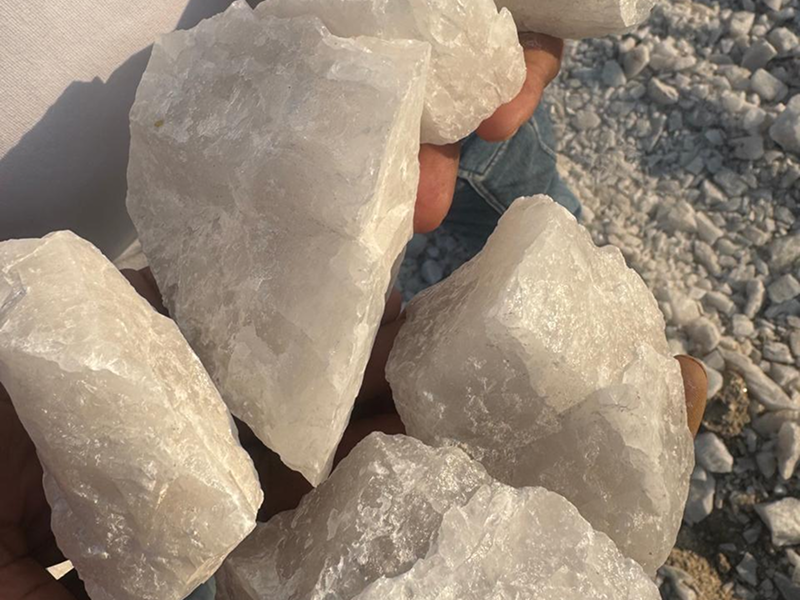 minerals-QUARTZ GLASSY-img-12