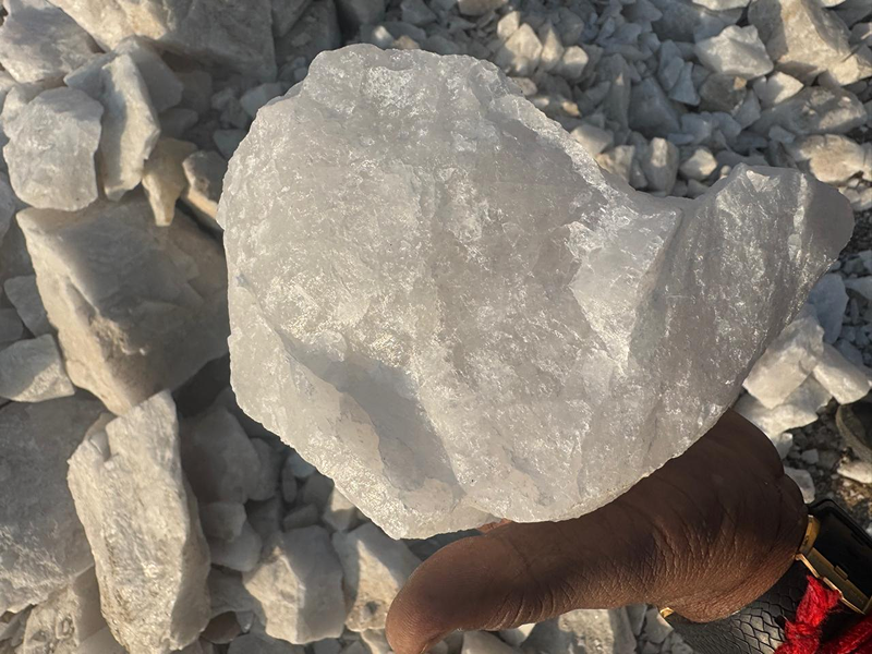 minerals-QUARTZ GLASSY-img-13